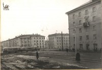 1961. Вид на перекресток ул. Коммунаров (пр. Ленина) и ул. Станиславского. Из коллекции Владимира Щербакова.