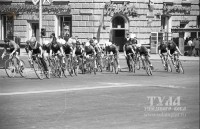 Май 1987 года Момент первомайской велогонки на перекрестке пр. Ленина - Первомайская