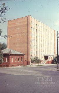 Лето 1988 года Перекресток улиц Гоголевской и Тургеневской. Вид на здание института ГСКТБ АСУ