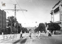 1956 год. Улица Коммунаров в районе перекрестка с ул. Гоголевской