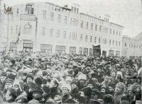 27 января 1924. Около дома Губкома и Губисполкома