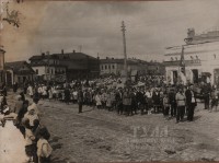 30 августа 1925 года. Демонстрация зареченских пионеров в честь 5-й годовщины Международной детской недели на улице Советской. Из ГАТО Ф3097-Oп1-Д390