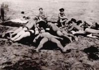 Лето 1965. На пляже Бунырево. Из архива Бориса Барышникова.
