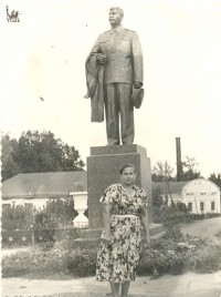 Памятник Сталину в доме отдыха «Ясная Поляна» 1954 г. Из архива Т.А. Черновой