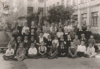 1 сентября 1960 г. Школа №20. На заднем плане памятник Сталину.