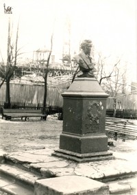 Ок. 1970. На заднем плане видна стройка Театра Драмы.