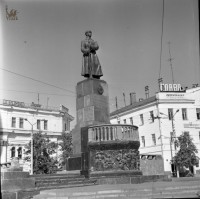 1960-е гг. Памятник Труду и Обороне. Фото Юрия Жукова.