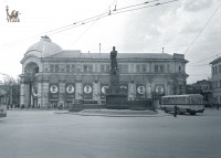 1970-е гг. Памятник Труду и Обороне. Фото из коллекции Владимира Щербакова.