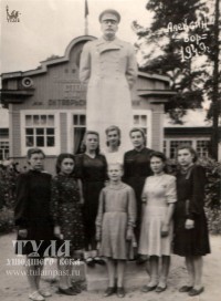 1949 год. Памятник Сталину в Алексин-Боре