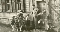 1950-е. На ул. Фрунзе. Из архива В.А. Богородицкой