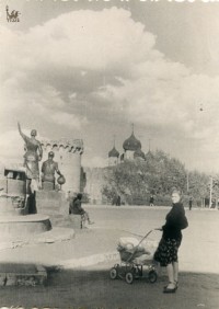 1951. На площади Челюскинцев. Фото Владимира Михайлова.