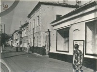 Четная сторона ул. Советской от угла с ул. Мосина (здания снесены, сейчас здесь ДК ТОЗ).1960-е.