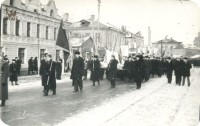 Демонстрация 7 ноября в районе перекрестка ул. Советской и ул. Сойфера. 1950-е.