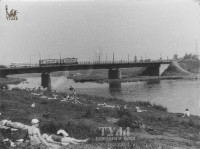 Около 1960 года. Старый чулковский мост и городсткой пляж при водной станции
