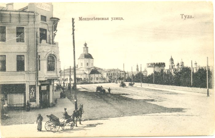 Около 1910 года. Вид на Крестовоздвиженскую церковь от угла ул. Киевской и Менделеевской