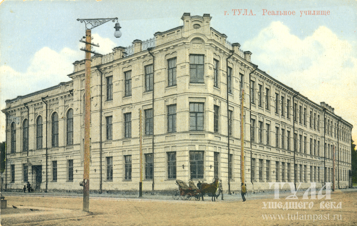 1912 год. Училище построено. С открытки изд. Кампеля