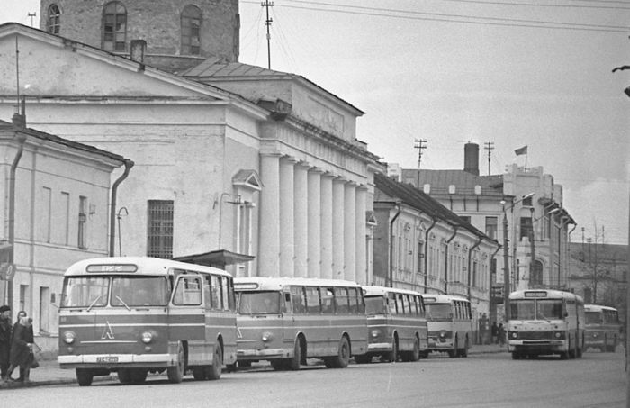 1970-е. Ул. Менделеевская, 1 - конечная остановка автобусов