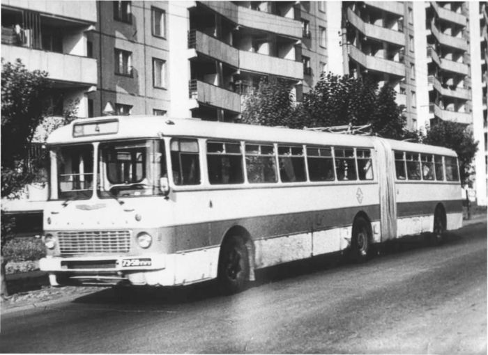 1970-е. "Икарус" на ул. Мичурина (сейчас Ложевая)